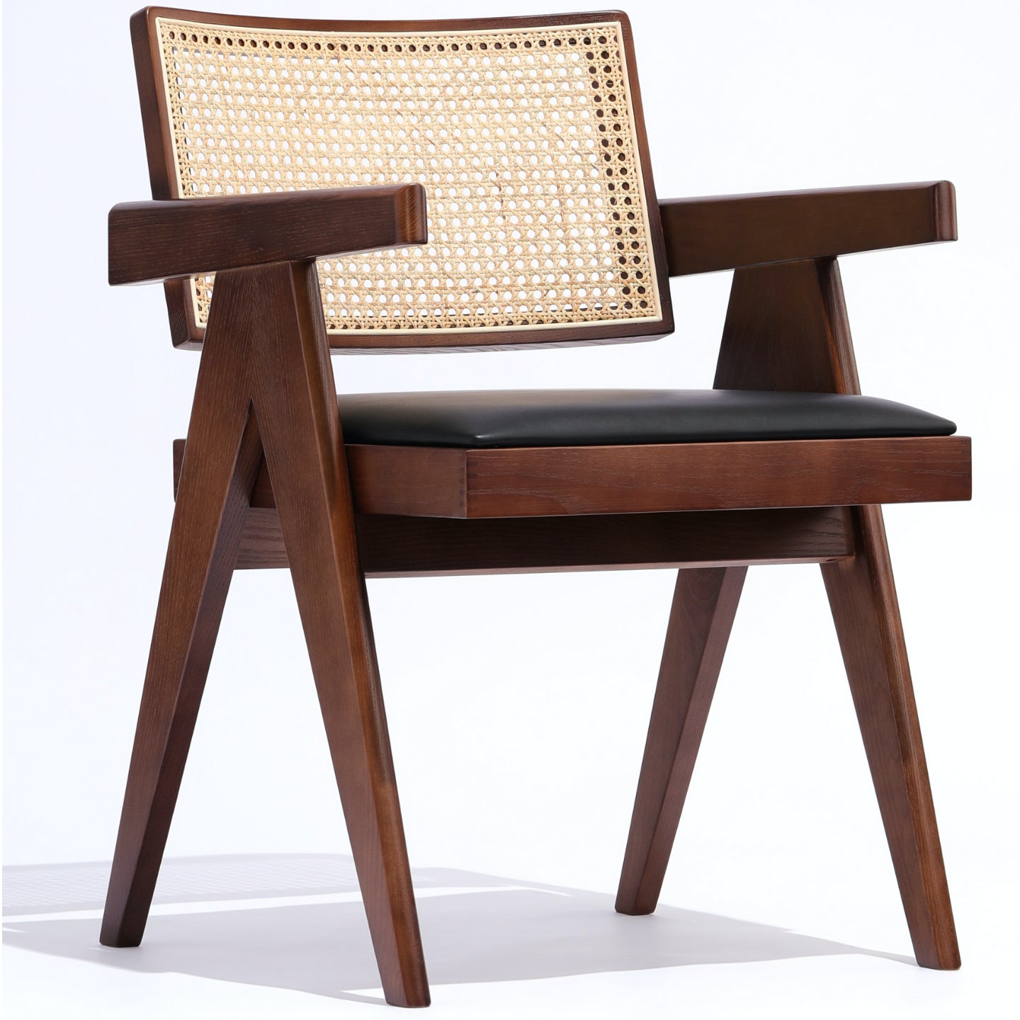 Soho Concept pierre-j-soft-seat-armchair-noyer-wood-base-faux-cuir-seat-chaise-de-salle-à-manger-en-noir