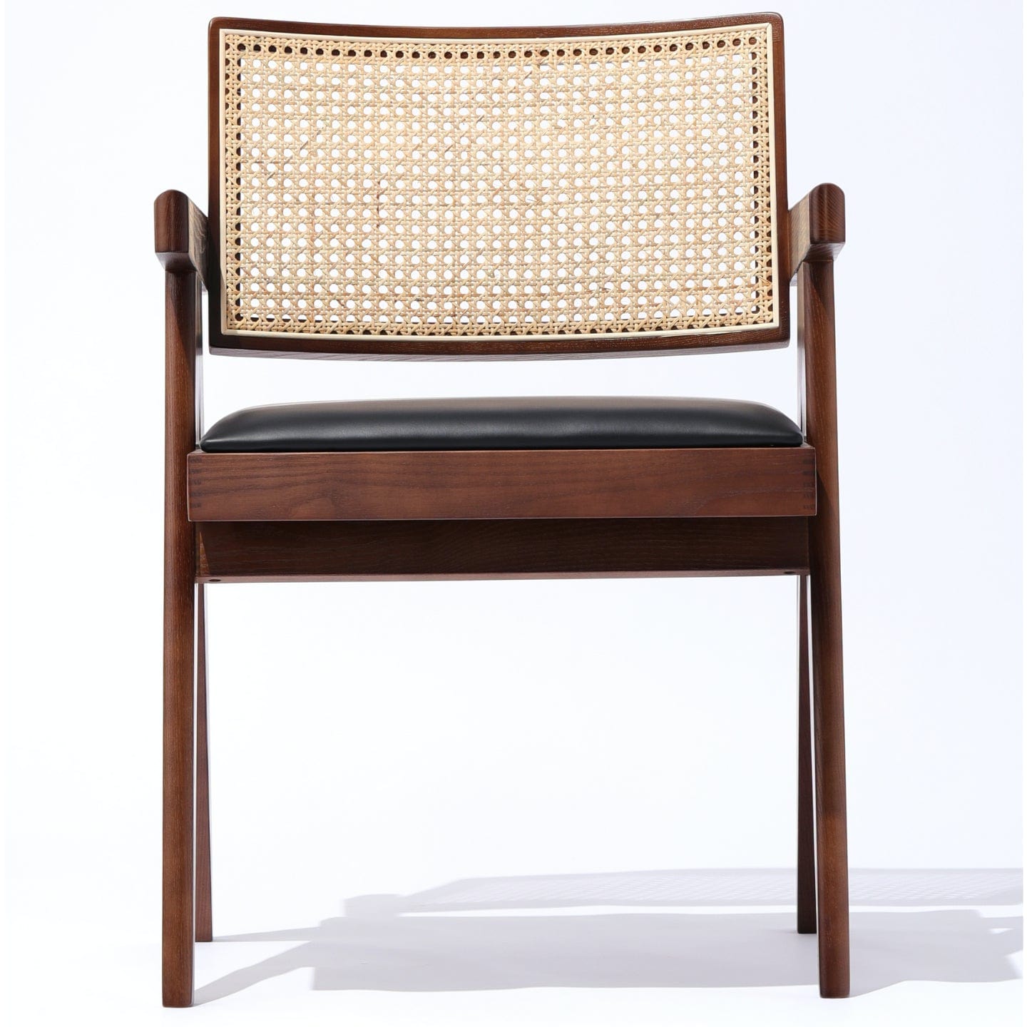 Soho Concept pierre-j-soft-seat-armchair-noyer-wood-base-faux-cuir-seat-chaise-de-salle-à-manger-en-noir